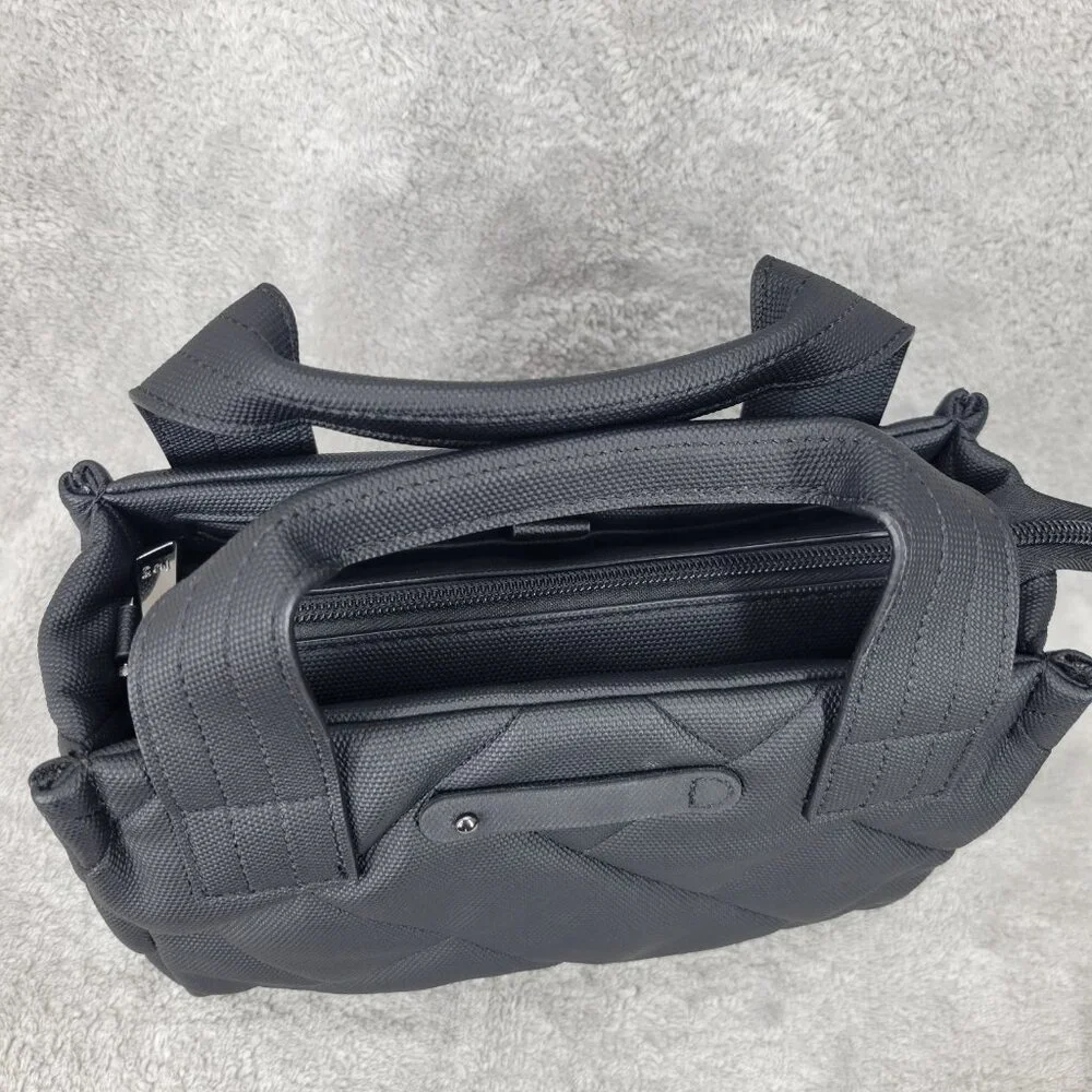 lug compact quilted